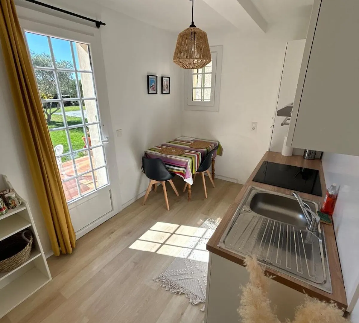 Apartament Studio En Provence Avec Piscine La Barben Francja